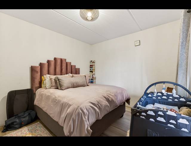 1 BEDROOM APARTMENT FOR SALE IN BRYANSTON